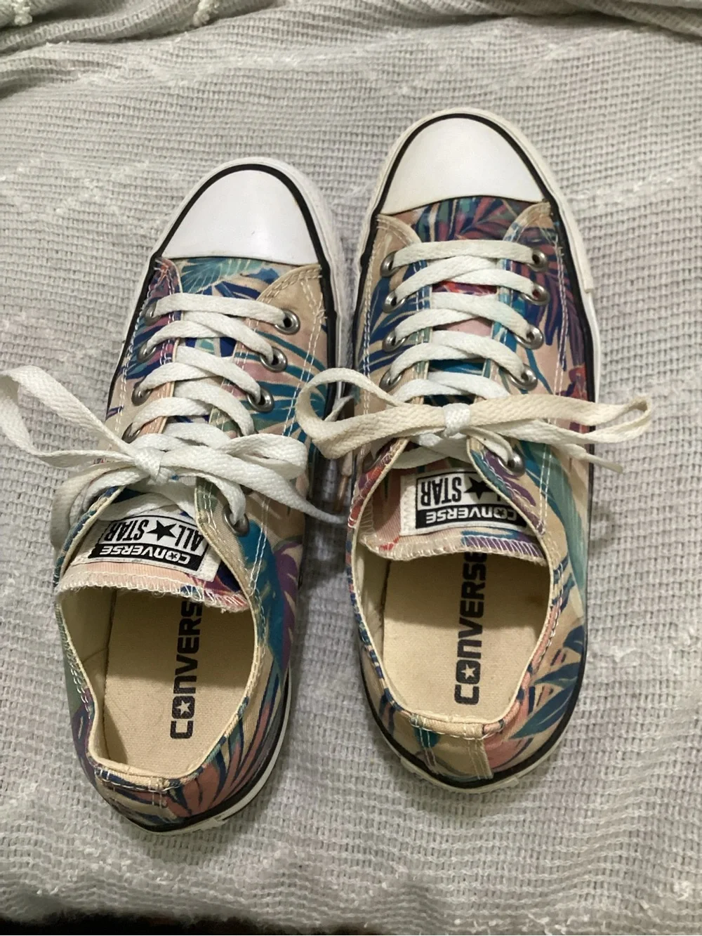Converse Low-Top Tropical  Floral Canvas Multicolor Sneakers Womens Sz 7